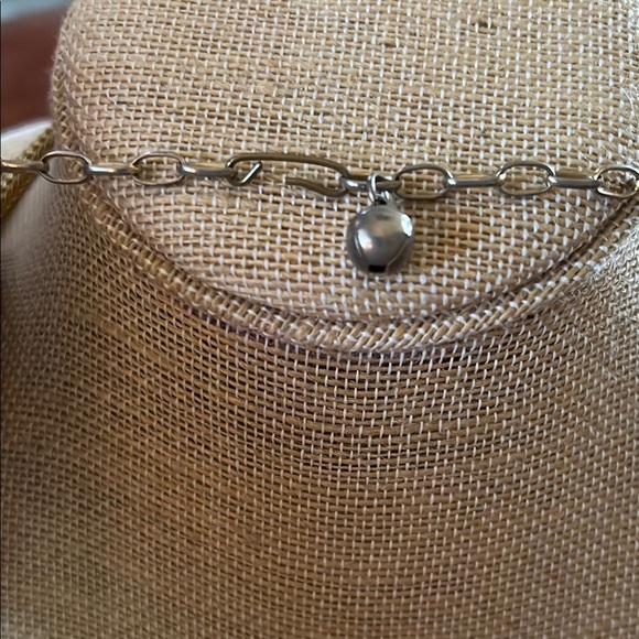 VTG - Gold tone pendant necklace with Pearl Accents - Picture 2 of 4